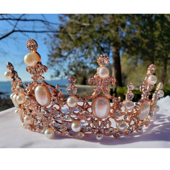 Gladiolus Tiara Rose gold colored tiara with faux pearls and silver rhinestones - Picture 6 of 7